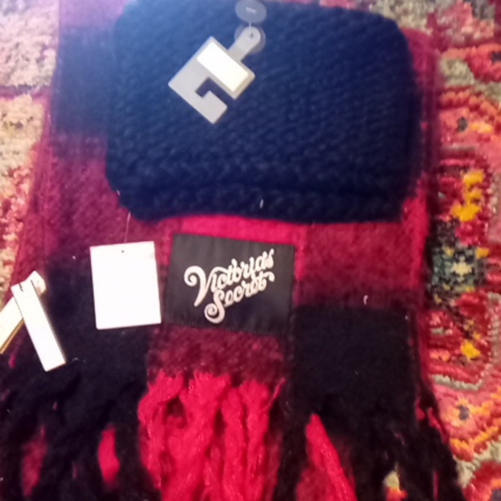 Victoria's secret buffalo plaid scarf and with purchase Lauren Conrad hat nwt